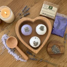 Relaxing bath bombs with lavender