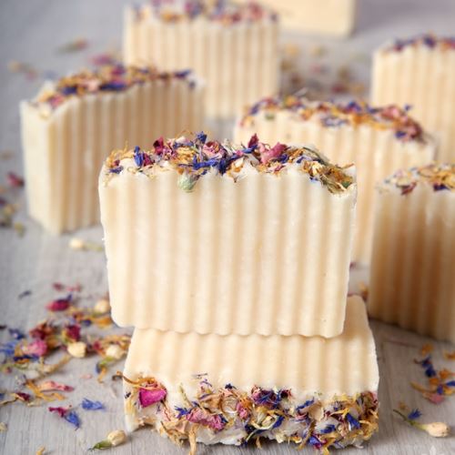 Flower Power - production of spring blooming soap by cold process