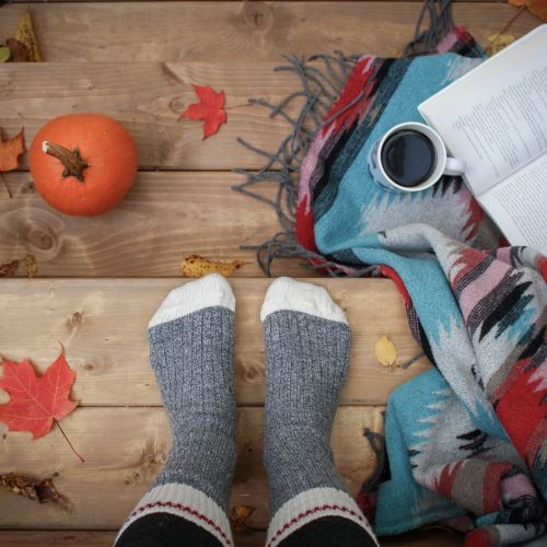 How to create a warm autumn atmosphere at home?