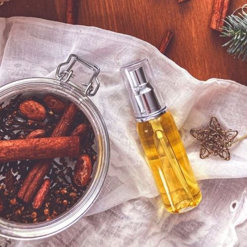 Winter body care oil with plum oil and warm spices