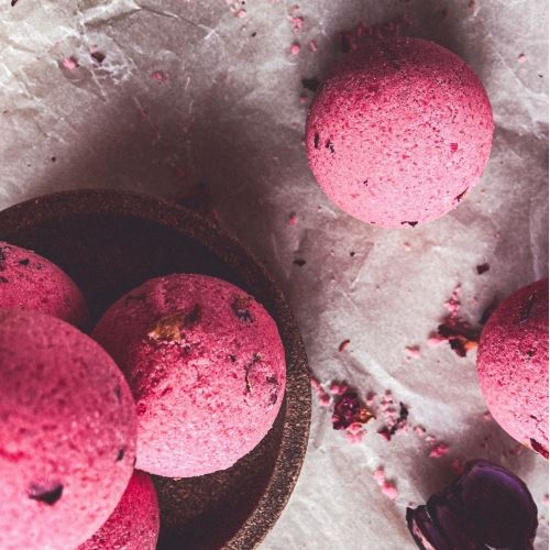 Amorous sparkling bath bombs with yogurt and almond butter - how to make?