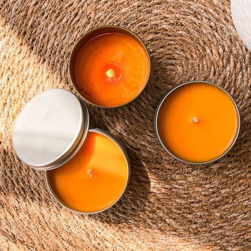 Repellent scented candles with citral, star anise and lemon eucalyptus