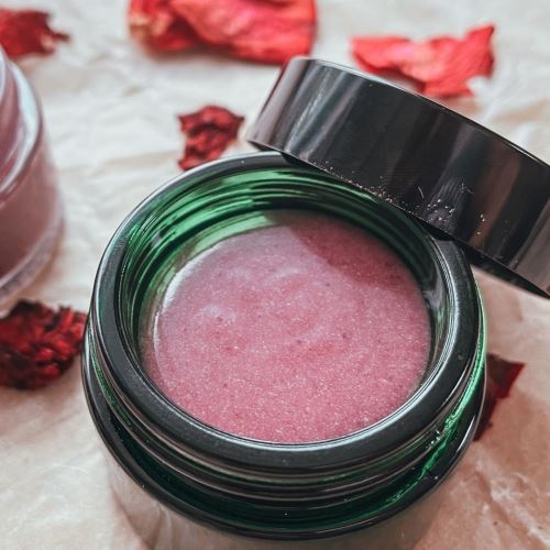 Extra creamy cleansing and make-up removing balm with Damascus rose powder